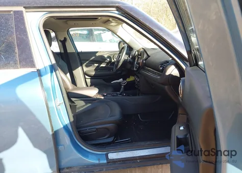 2016 Mini Clubman Cooper z USA, uszkodzony, nr VIN WMWLN5C51G2E30668